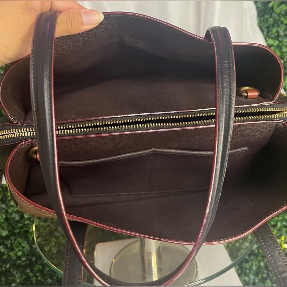 Coach Lora Carryall Triple Compartment Tote Shoulder Bag.‎